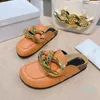 Дизайнеры обувь 2021 Baotou тапочки сандалии металлические цепные носить плоский отдых женские
