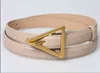 Cinturones de mujer de 1,8 cm, nuevo cinturón fino de triángulo de oro simple, hebilla de pin de cuero, cinturón de hebilla de triángulo fino de tendencia, rojo para mujer