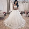 Gorgeous Plus Rozmiar Suknie ślubne Linia Z Aplikacjami Off Ramię Lace-Up Back Sweep Pociąg Tulle Suknie Ślubne Niestandardowe Robes DE