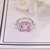 Cluster ringar Mengyi Classic Fashion Pink Square Zircon 925 Ring Kvinnors Minimalistiska Vit Guld Bröllop Högkvalitativa Smycken KPOP Bague