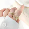 Delikat smycken Bow Heart Ring Populär design Högkvalitativ AAA Zircon Golden Plating Metal Ring för Girl Fine Tillbehör X0715