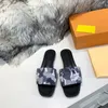 Designer lyx kvinnor män lås det sandaler tofflor läder slipper klassiker platta klackar sandal sommar damer comfoetable toppkvalitet skor med låda storlek 35-44