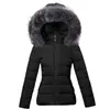 Grande Fourrure Européenne Mode Blanc Femmes Veste Plus La Taille 6XL Femme Parkas Femme Chaud Manteau D'hiver À Capuche Femmes Survêtement 210914