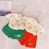 Chegada de verão Meninas Moda Loetter Suit Top + Crianças Curtas Conjuntos de Design Coreano 210528