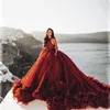 Snygg Burgundy Evening Dress Ruched Long Train Ärmlös Vintage Prom Gowns Lace Beading Sexy Vestidos de Novia