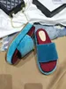 Kvinnor klassiska sandaler lyxiga kvinnor tofflor platt broderi slipper svart tjock solig designers kanfas plattform sandal grunda strand fritid sko 35-41