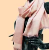 2021 Desingers Classic Silk Scarves Shawl Four Season Man Clover Scarf Fashion Letter Flower Style No Box6728292