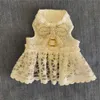 Pet Vest White Lace Dresses Pearl Bow Husdjur Kjol Hundkläder Bröllopsfest Stil Hundar Leashes Kläder