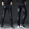 hommes coréens jeans noirs