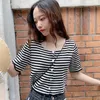 女性のTシャツファッション夏の女性ラウンドネックストライプシングルブレスト半袖甘いスタイルの服