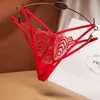 Kvinnor sexiga thongs broderi trosor ihåliga tjejer transparent mash mode bikini g-strängar för kvinnlig nattkläder panty