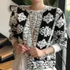 Herfst en winter Koreaanse zware industrie borduurwerk bloem lange mouw single breasted gebreide vest trui jas vrouwelijke 210529