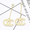 18K Banhado A Ouro Marca De Luxo Designers Letras Stud Dangle Brincos Geométricos Mulheres Famosas Rodada Cristal Strass Lado Pérola Brinco Festa De Casamento Jewerlry