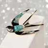 Pins, broches gouden kleur met glazuur dierlijke mooie vogel Swallow broche pin voor lady sjaal gesp Sieraden accessoire