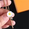 Daisy Lettre Simple Mode Pendentif Colliers Avec Boîte Charme Exquis Bijoux De Mode En Plein Air Partie Élégant Collier