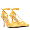 Mulheres de couro Ladies 2024 Genuínas de saltos altos sandálias Summer Summer Praça Torda de Taço de Trela Vestido de Noiva Vestido Gladiador Classificação de Casos Sapatos Sexy Tamanho Amarelo 33051