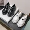 kvinnor svart patent läder sneakers