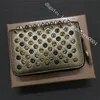 Fashion Leather Mens and Womens Coin Purses High Quality Wallet Classic Daily Zipper Short Rivet Red Shoes Plånböcker Trend Leisure B2916