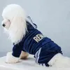 Fashion Letter Pet Dog Kläder för hundar Coat Hoodie Sweatshirt Four Seasons Dog Clotch Cartoon Husdjur Kläder Bodysuit 211106