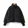 Womens recortada chaqueta de soplador de gran tamaño, abrigo de invierno hinchado negro de gran tamaño W220111