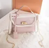 Bolsos de hombro Diseñador transparente Mujeres Bolsos con solapa Cadenas de moda Pvc Elegante Crossbody Sac Lujo Transparente Mujer A Main