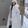 Zimowe kobiety duże sztuczne futro z kapturem gruby dług długi płaszcz 90% biała kaczka parka guzik snow strewear 210430