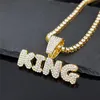 Collane con ciondolo Uomo Hip Hop KING Collana con lettere con catena cubana Miami da 13 mm Iced Out Bling HipHop Gioielli con fascino maschile