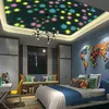 600 sztuk Gwiazdy 3D Glow W Dark Naklejki Ścienne Świecące Ściany Fluorescencyjne Naklejki Dla Dzieci Baby Room Sypialnia Sufit Home Decor ZC433