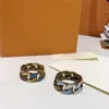 DropShip Moda mais nova clássica Candy Color Metal Cluster Rings com pedras laterais Tamanho do anel 2Colors In Gift Retail Box6815043