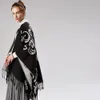 2PC 여성 케이프 Poncho 여자 Ponchos Capes 가을 겨울 목도리 망토 Shawls 모조 캐시미어 랩 파우치 파우미나 스카프 새로운