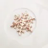Pins, broscher Yada Rhinestone Christmas Snowflakes PinsBrooches för kvinnors herrkläder Scarf Spänne Krage Smycken Pins BH200059