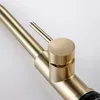 Toque de bronze único bronze escovado ouro pia faucet pull out rotação spray misturador torneira torneira e wate frio 210724