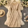 Designer Strick Plissee Kleid Frauen V-Ausschnitt Langarm A-Linie Kleider Herbst Winter Korean Chic Warme Pullover Kleid 210419