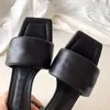 Womens Sandal Designer 신발 최고 품질의 가죽 슬리퍼 레이디 슬라이드 Chunky 힐 패션 럭셔리 디자이너 샌들 여성 구두 하이힐 스퀘어 발가락 슬리퍼