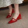 2021春/秋の女性の靴パテントレザーソリッドカラーT字型のバックルスクエアトゥチャンキーヒール多用途ミッドヒールパンプスシューズ