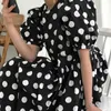 Korejpaa Kobiety Sukienka Lato Koreański Chic Retro Elegancki Okrągły Neck Loose Ruffled Back Hollow Puff Sleeve Polka Dot Vestidos 210526