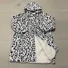 Koreansk imitation päls leopard print päls päls en kappa kvinnor vinterjacka kvinnor mode hooded varm parkas jacka 211019