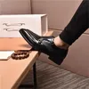 Top luxe Style britannique hommes affaires robe chaussures en cuir PU noir pointu formel mariage Zapatos De Hombre mocassins pour homme