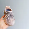 Designer barnskor sneakers baby pojkar flickor nya nät stickning tränare spädbarn barn sommar vår höst gåvor storlek 21-37