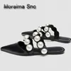 Kapcia Moraima Snc Women White Pearl Decor Flats Sandals Sexy spiczasty palca skórzana eleganckie swobodne buty pantuflas