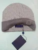 kontrollerad beanie