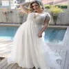 Gorgeous Plus Size Bohemian Bröllopsklänning 2022 med Long Train Lace Appliques Cap Sleeve Land Bröllopsklänningar En Linje Tulle Women Beach Engagement Robe de Mariée