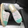 Été Femmes Espadrilles Pantoufles De Luxe Designer Solide Couleur Mixte Patchwork Sans Lacet Maison Loisirs Chaussures Éraflures Mode Dames À Semelles Plates Pl