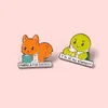 Science Animal Emal Cartoon Pins Formel Element Fox Sköldpadda Broscher Bag Hat Lapel Pin Green Badge Män Kvinnor Smycken Gåva till Girl Boy