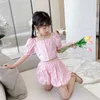 Summer Sweet Girl Pink Clothes Set Flower Crop Top e pantaloncini Set Abbigliamento per bambini Design unico Abiti da compleanno per bambina 210715