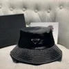 2021 دلو قبعة قبعة للنساء الموضة التصميم الكلاسيكي الصوف الخريف في الشتاء الصياد قبعة الشمس القبعات إسقاط السفينة 244H