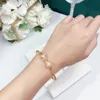 Wholer Top Luxury High Quality Jewelry Advanced Vintage Bangle for Women Designer Brand 18K Brass Gold Platedファッション6113717