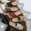 Chinelos femininos de primavera e outono moda casais em casa interior quatro estações antiderrapante sandálias de linho macio tamanho grande 35-44
