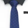 cravate rouge bleu marine