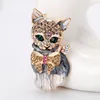 Cute Cat Brooch Pins Emalia Diament Diamentowy Zwierząt Projekt Business Garnitur Top Sukienka Cudage Dla Kobiet Mężczyzn Moda Biżuteria Will I Sandy